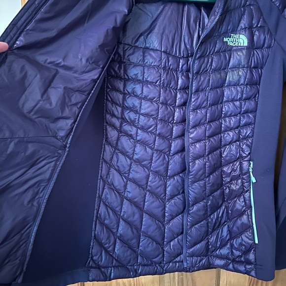 The North Face Thermal Jacket Size Medium - Picture 2 of 5
